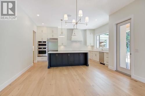 549 Knowles Road, Kelowna, BC - Indoor Photo Showing Kitchen With Upgraded Kitchen