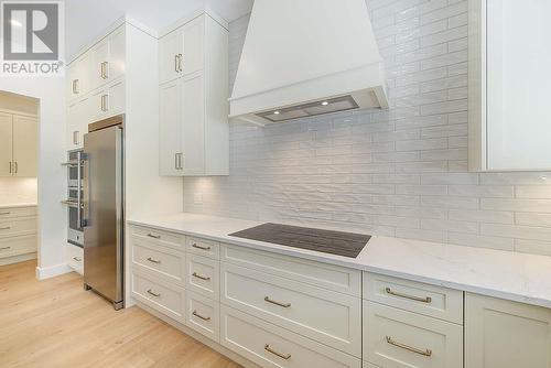 549 Knowles Road, Kelowna, BC - Indoor Photo Showing Kitchen With Upgraded Kitchen