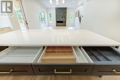 549 Knowles Road, Kelowna, BC - Indoor Photo Showing Kitchen