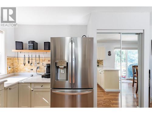 107 Crown Crescent, Vernon, BC - Indoor Photo Showing Kitchen