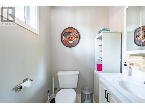 107 Crown Crescent, Vernon, BC - Indoor Photo Showing Bathroom