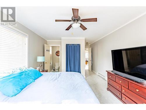 107 Crown Crescent, Vernon, BC - Indoor Photo Showing Bedroom