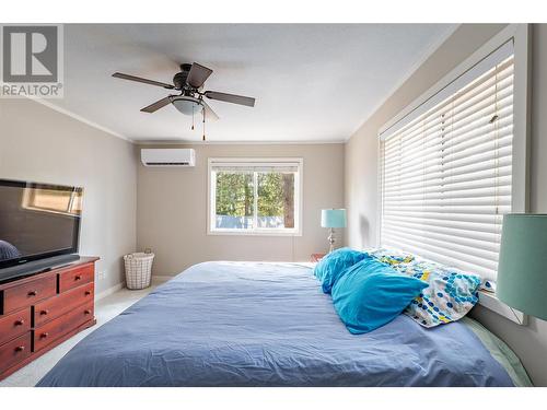 107 Crown Crescent, Vernon, BC - Indoor Photo Showing Bedroom