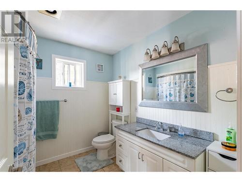 107 Crown Crescent, Vernon, BC - Indoor Photo Showing Bathroom