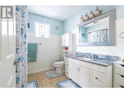 107 Crown Crescent, Vernon, BC - Indoor Photo Showing Bathroom