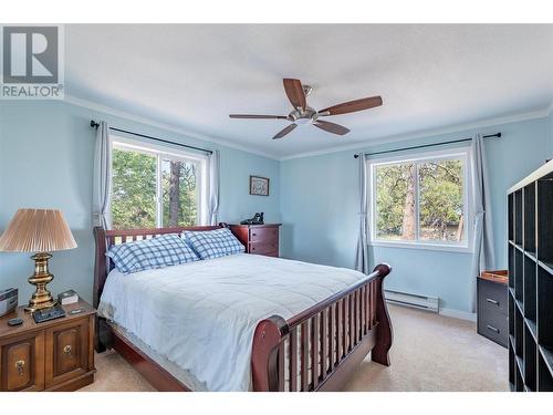 107 Crown Crescent, Vernon, BC - Indoor Photo Showing Bedroom