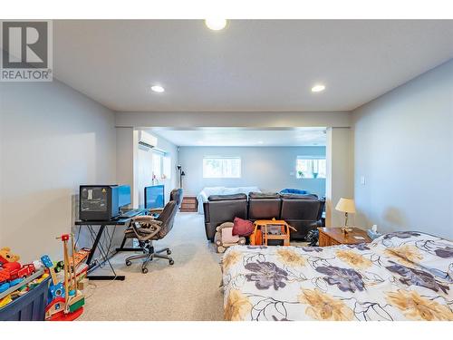 107 Crown Crescent, Vernon, BC - Indoor Photo Showing Bedroom