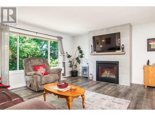 1807 22 Street, Vernon, BC - Indoor Photo Showing Living Room With Fireplace