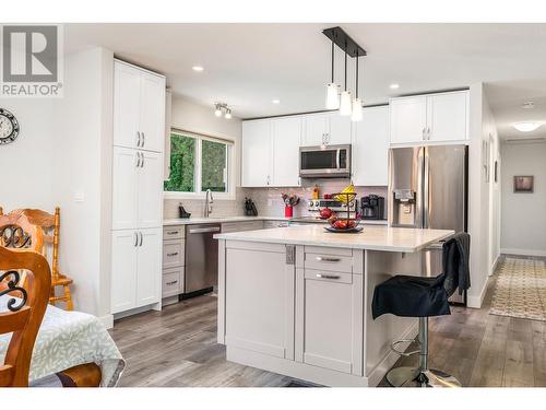 1807 22 Street, Vernon, BC - Indoor Photo Showing Kitchen With Upgraded Kitchen