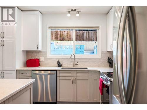 1807 22 Street, Vernon, BC - Indoor Photo Showing Kitchen