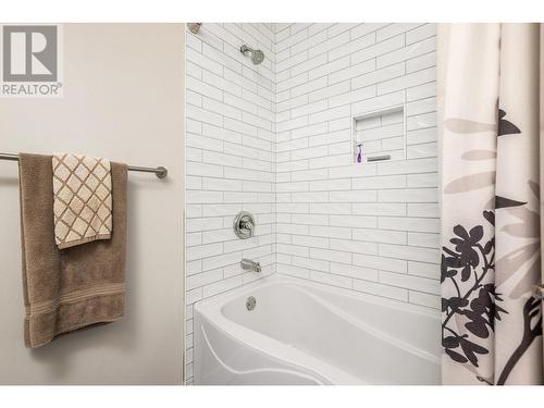 1807 22 Street, Vernon, BC - Indoor Photo Showing Bathroom