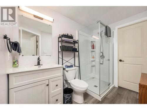 1807 22 Street, Vernon, BC - Indoor Photo Showing Bathroom