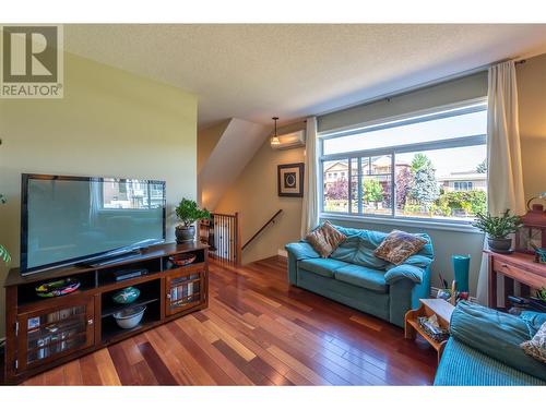 114 Lakeview Street Unit# 101, Penticton, BC - Indoor Photo Showing Living Room