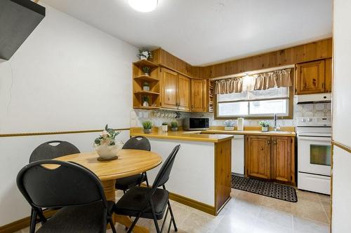 5 Melanie Crescent, Hamilton, ON - Indoor Photo Showing Kitchen