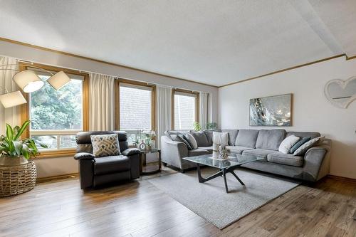 5 Melanie Crescent, Hamilton, ON - Indoor Photo Showing Living Room