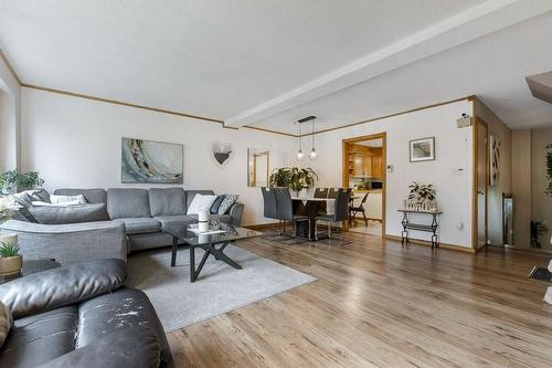 5 Melanie Crescent, Hamilton, ON - Indoor Photo Showing Living Room