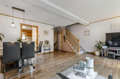 5 Melanie Crescent, Hamilton, ON - Indoor Photo Showing Living Room