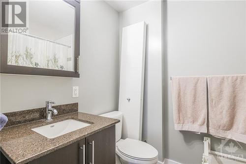 40 Nepean Street Unit#503, Ottawa, ON - Indoor Photo Showing Bathroom