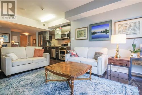 40 Nepean Street Unit#503, Ottawa, ON - Indoor Photo Showing Living Room