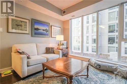 40 Nepean Street Unit#503, Ottawa, ON - Indoor Photo Showing Living Room