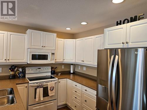 601 9Th Street Unit# 6, Keremeos, BC - Indoor Photo Showing Kitchen