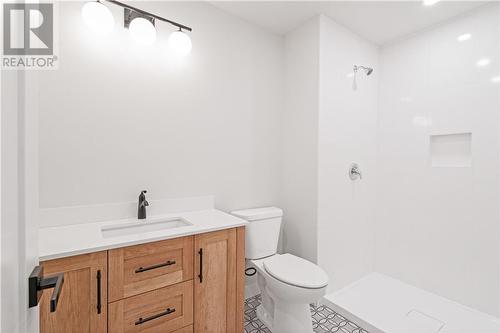 259-261 Walford Road, Sudbury, ON - Indoor Photo Showing Bathroom