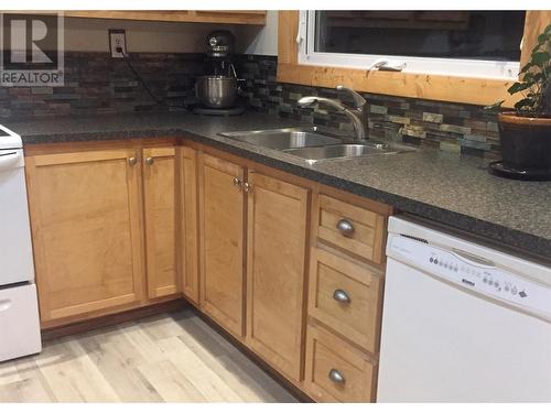 5822 97 Highway, Dawson Creek, BC - Indoor Photo Showing Kitchen With Double Sink