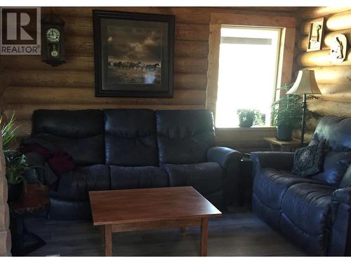 5822 97 Highway, Dawson Creek, BC - Indoor Photo Showing Living Room