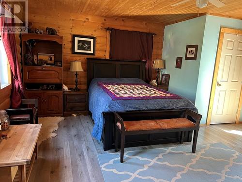 5822 97 Highway, Dawson Creek, BC - Indoor Photo Showing Bedroom