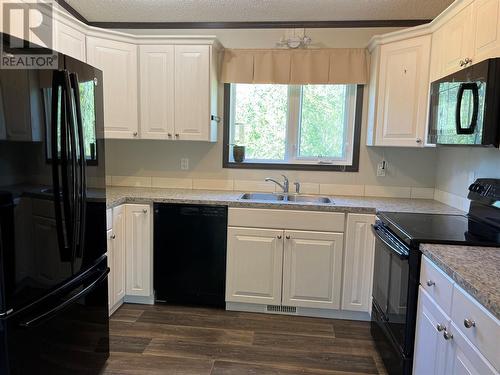 5822 97 Highway, Dawson Creek, BC - Indoor Photo Showing Kitchen With Double Sink