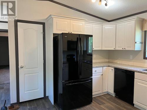 5822 97 Highway, Dawson Creek, BC - Indoor Photo Showing Kitchen