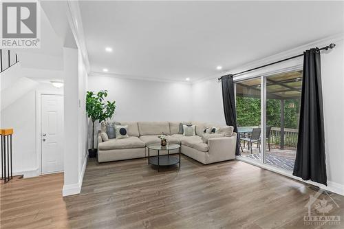 1740 Lafrance Drive, Ottawa, ON - Indoor Photo Showing Living Room