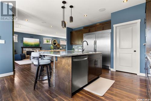 18 Cumberland Bay, White City, SK - Indoor Photo Showing Kitchen With Upgraded Kitchen