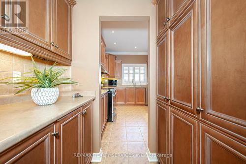 21 Crown Drive, Brampton (Vales Of Castlemore), ON - Indoor Photo Showing Kitchen