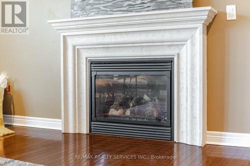 21 Crown Drive, Brampton (Vales Of Castlemore), ON - Indoor Photo Showing Living Room With Fireplace