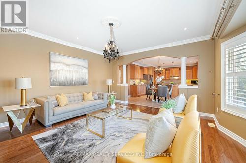 21 Crown Drive, Brampton (Vales Of Castlemore), ON - Indoor Photo Showing Living Room