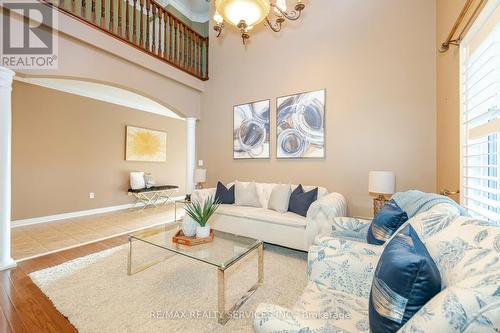 21 Crown Drive, Brampton (Vales Of Castlemore), ON - Indoor Photo Showing Living Room