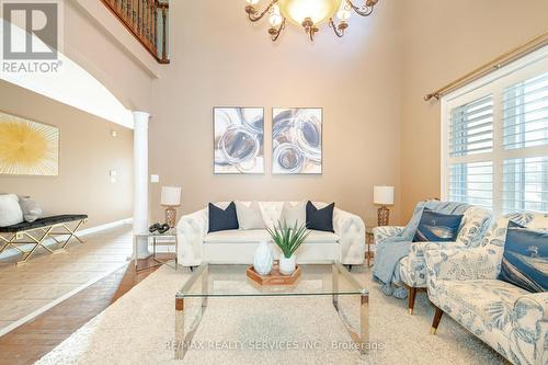 21 Crown Drive, Brampton (Vales Of Castlemore), ON - Indoor Photo Showing Living Room