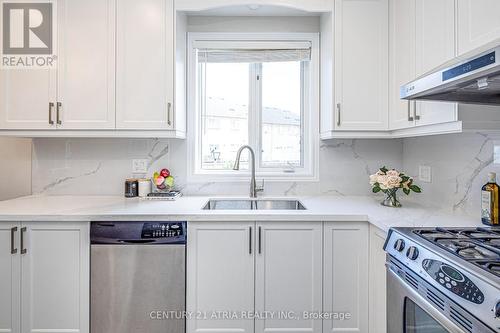 77 Leitchcroft Crescent, Markham (Commerce Valley), ON - Indoor Photo Showing Kitchen With Double Sink With Upgraded Kitchen