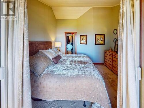 1900 Vancouver Blvd, Savary Island, BC - Indoor Photo Showing Bedroom