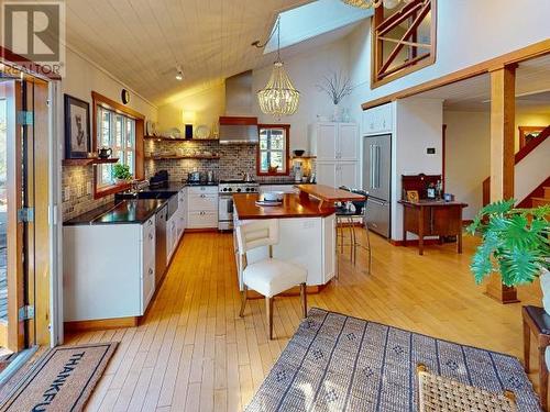 1900 Vancouver Blvd, Savary Island, BC - Indoor Photo Showing Kitchen