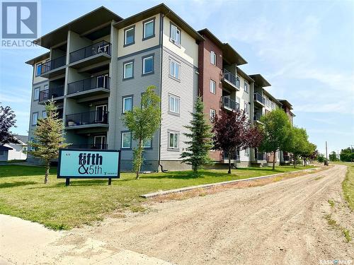 409 820 5Th Street, Weyburn, SK - Outdoor With Balcony With Facade