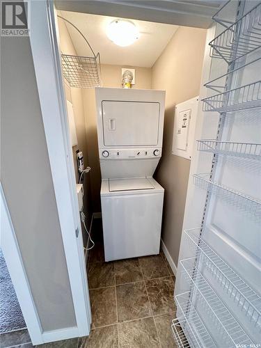 409 820 5Th Street, Weyburn, SK - Indoor Photo Showing Laundry Room