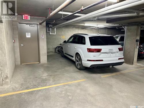 409 820 5Th Street, Weyburn, SK - Indoor Photo Showing Garage