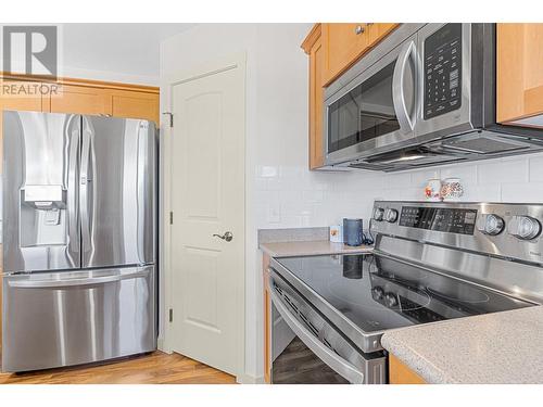 182 Poonian Court, Kelowna, BC - Indoor Photo Showing Kitchen