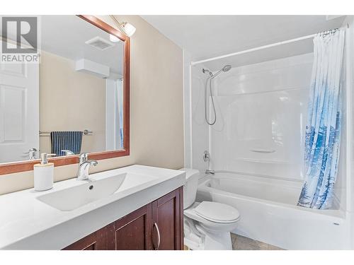 182 Poonian Court, Kelowna, BC - Indoor Photo Showing Bathroom