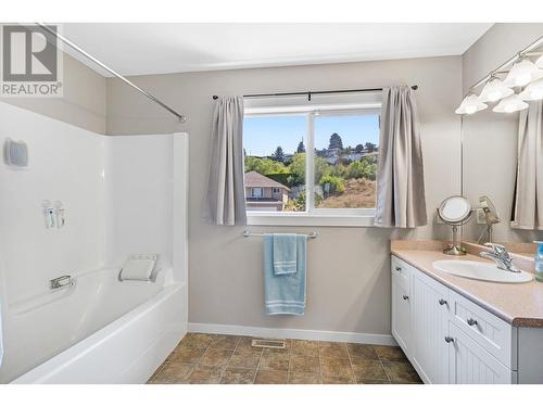 182 Poonian Court, Kelowna, BC - Indoor Photo Showing Bathroom