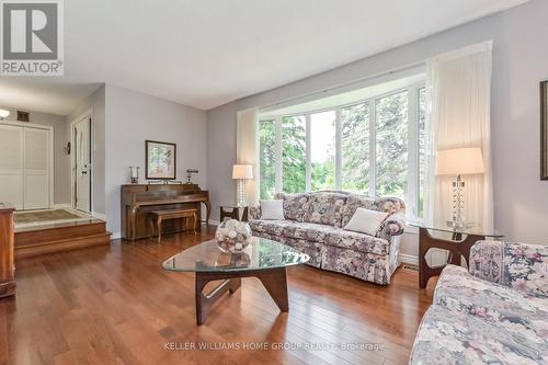 6555 Third Line, Centre Wellington (Fergus), ON - Indoor Photo Showing Living Room