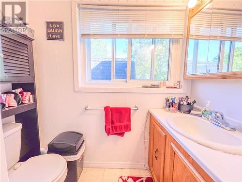 10 Dupont Street, Little Current, ON - Indoor Photo Showing Bathroom