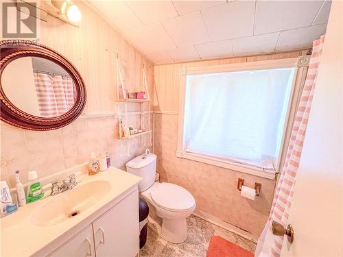 10 Dupont Street, Little Current, ON - Indoor Photo Showing Bathroom